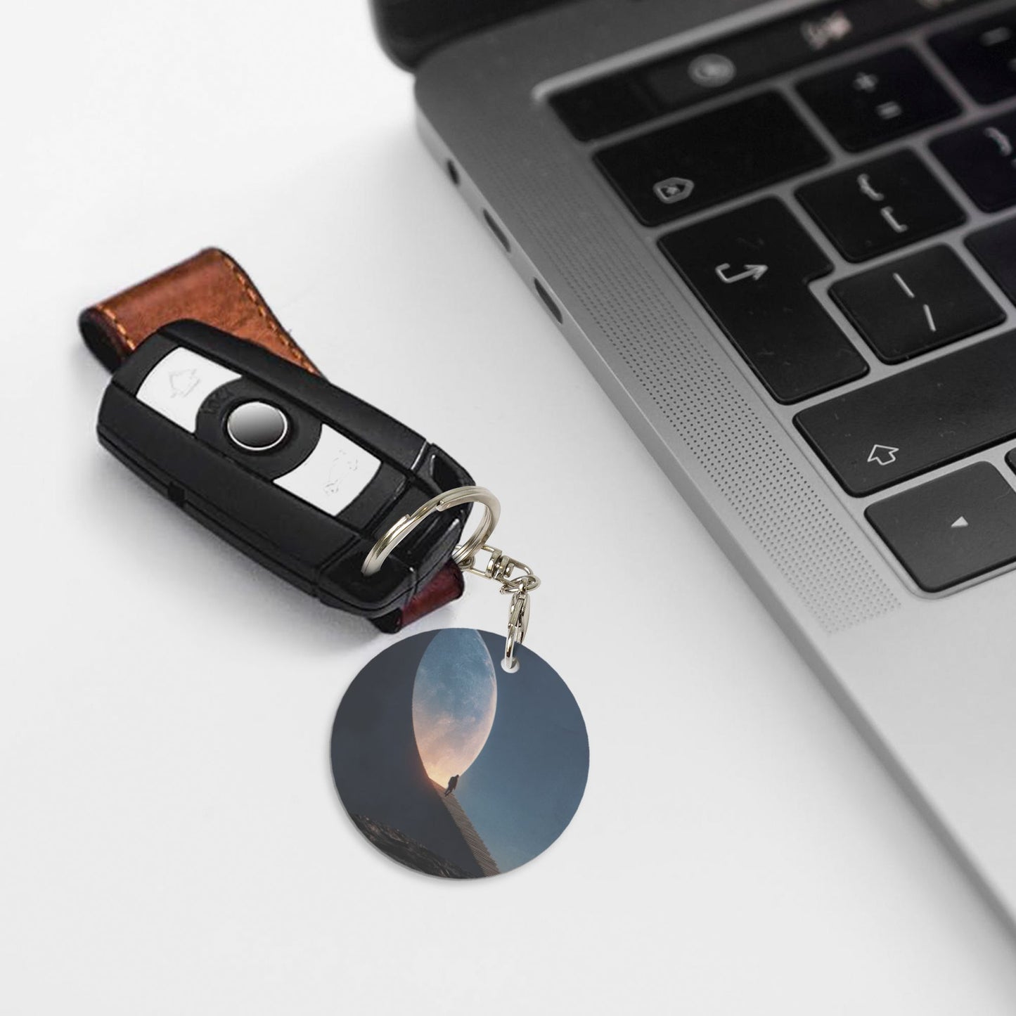 Dreamy Moon Scene Round Metal Keychain (Approx. 7cm×5cm×3cm )